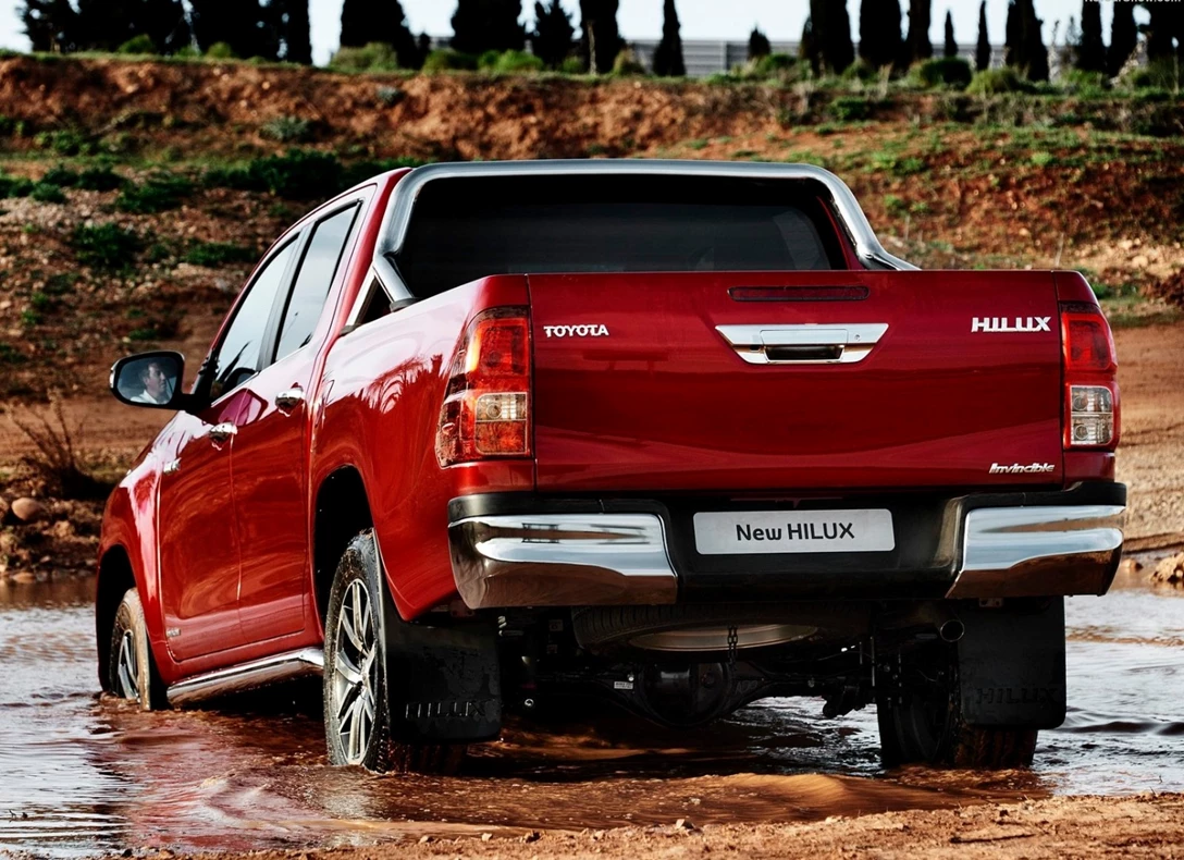1659407-Toyota-HiLux-2018-03.jpg
