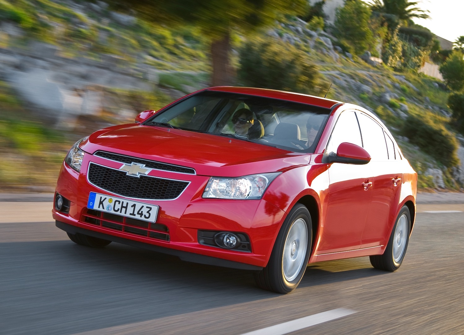 1689391-Chevrolet-Cruze-2009-04.jpg