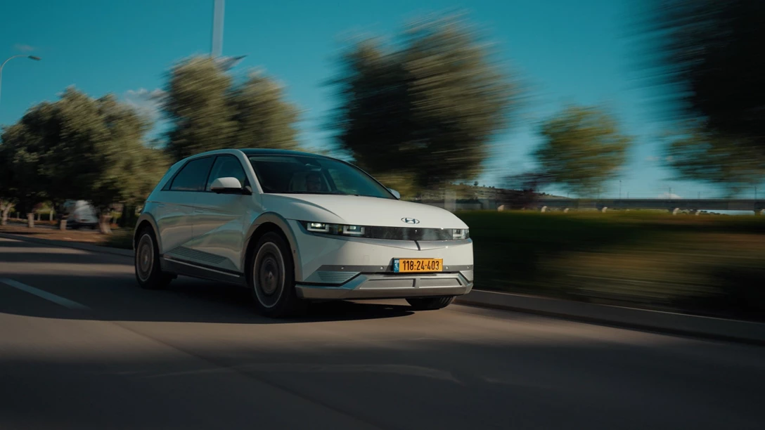 1681667-Hyundai IONIQ 5 vs Skoda Enyaq vs KIA EV6 vs TOYOTA BZ4X - 2023.02_35_54_19.Still232 copy.jpg