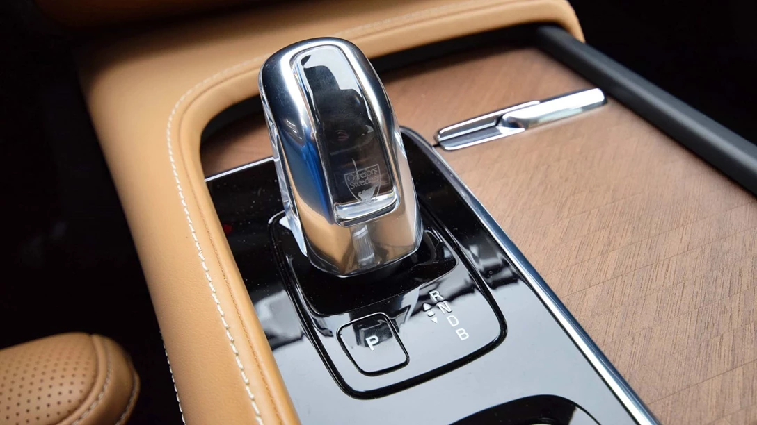 1646731-Volvo XC90 2017 (2).jpg