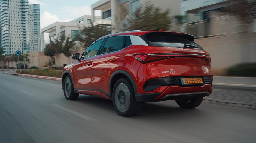 1673466-BYD ATTO 3 vs Geely Geometry C.00_12_43_23.Still015 copy.jpg