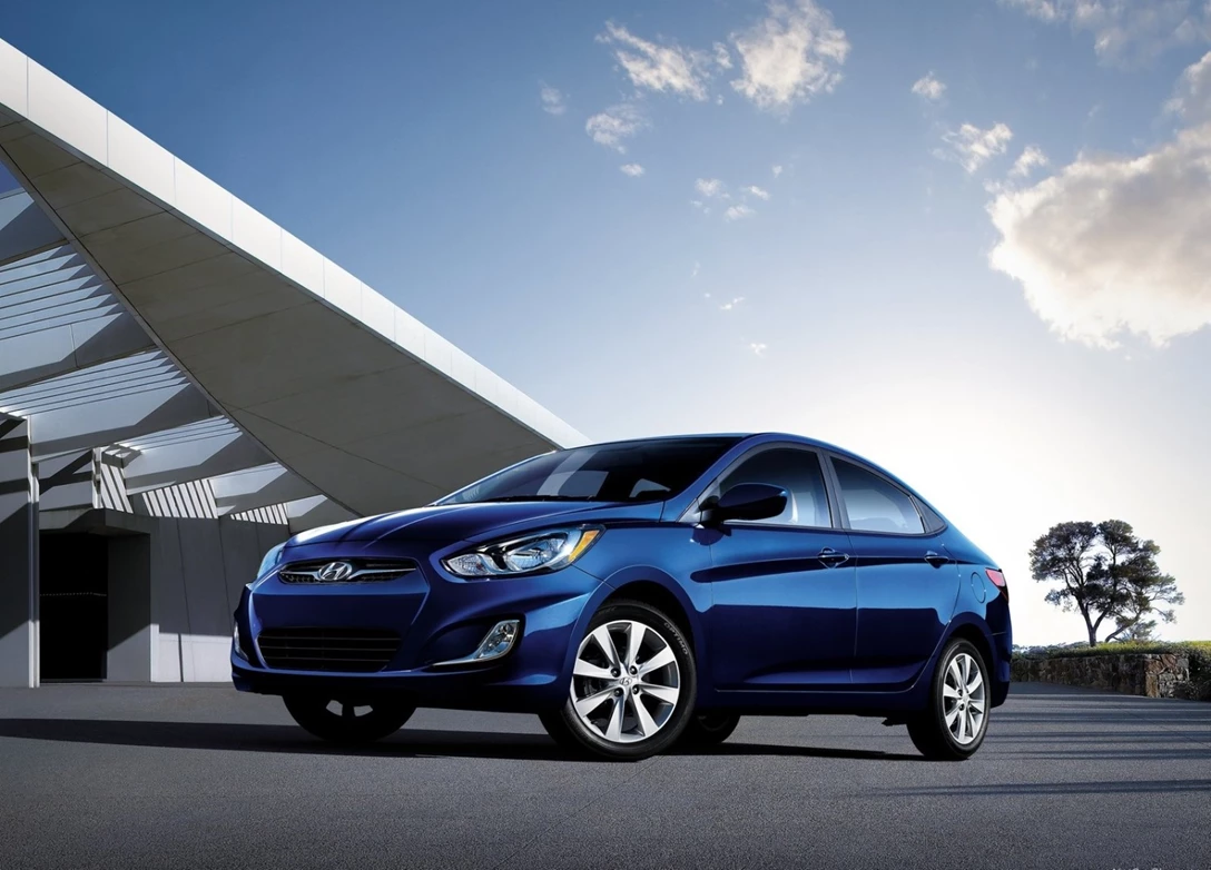 1641034-Hyundai-Accent-2016-04.jpg