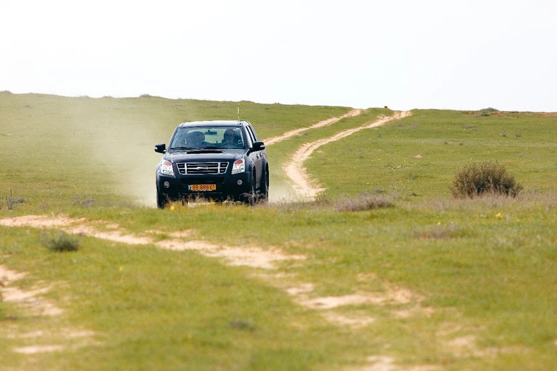 איסוזו D MAX