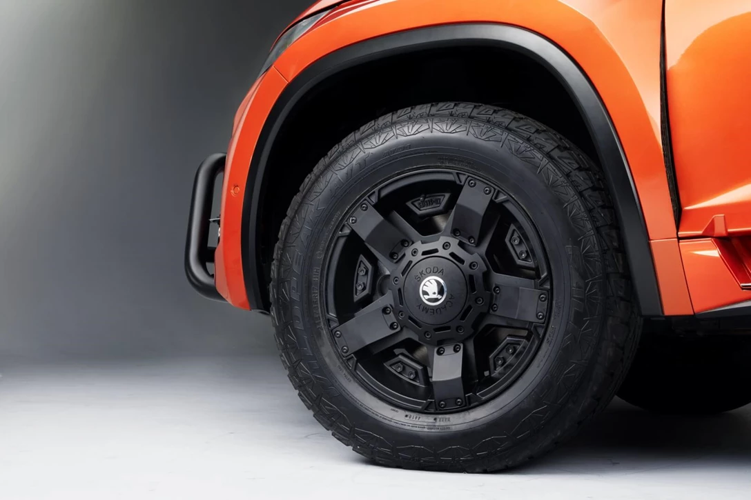 1617337-Mountiaq_wheel [Desktop Resolution].jpg