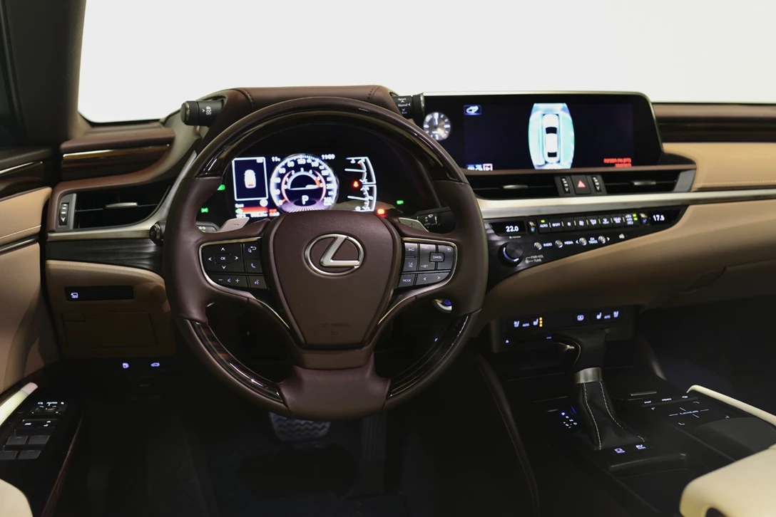 1612116-לקסוס ES - מבחן דרכים (6).jpg