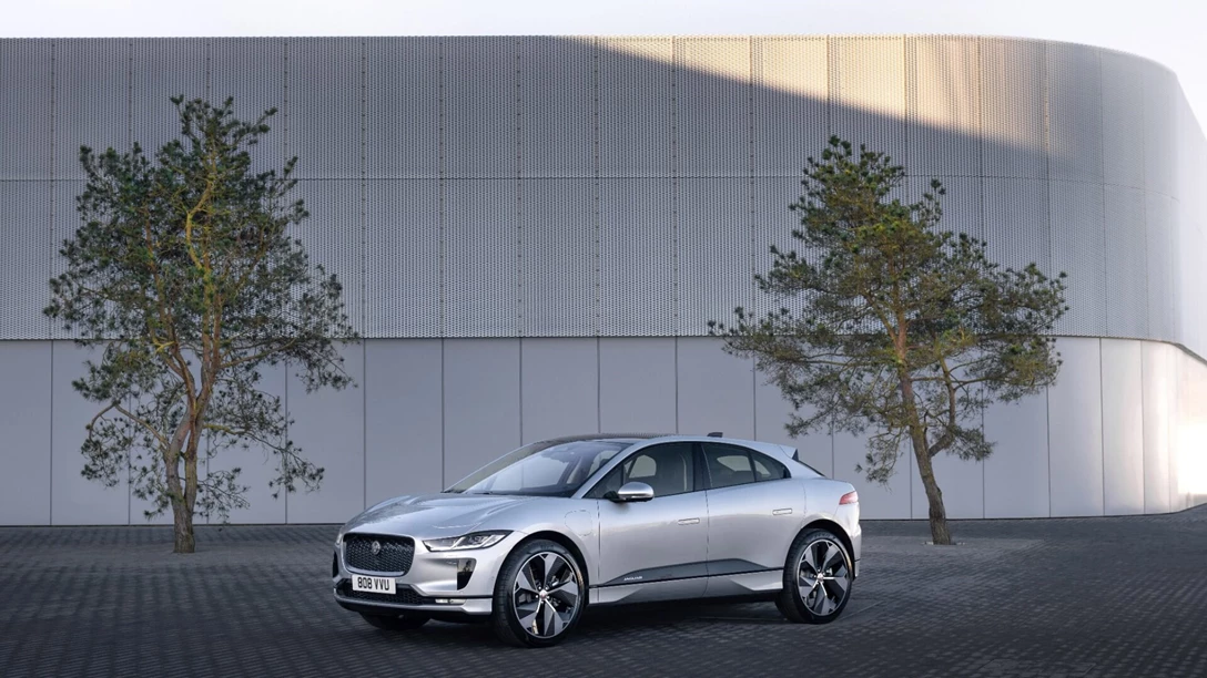 1633522-Jag_I-PACE_21MY_Exterior_Indus Silver_02.06.20_005.jpg