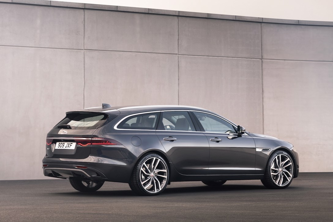 1635517-יגואר XF מתיחת פנים - 24.jpeg