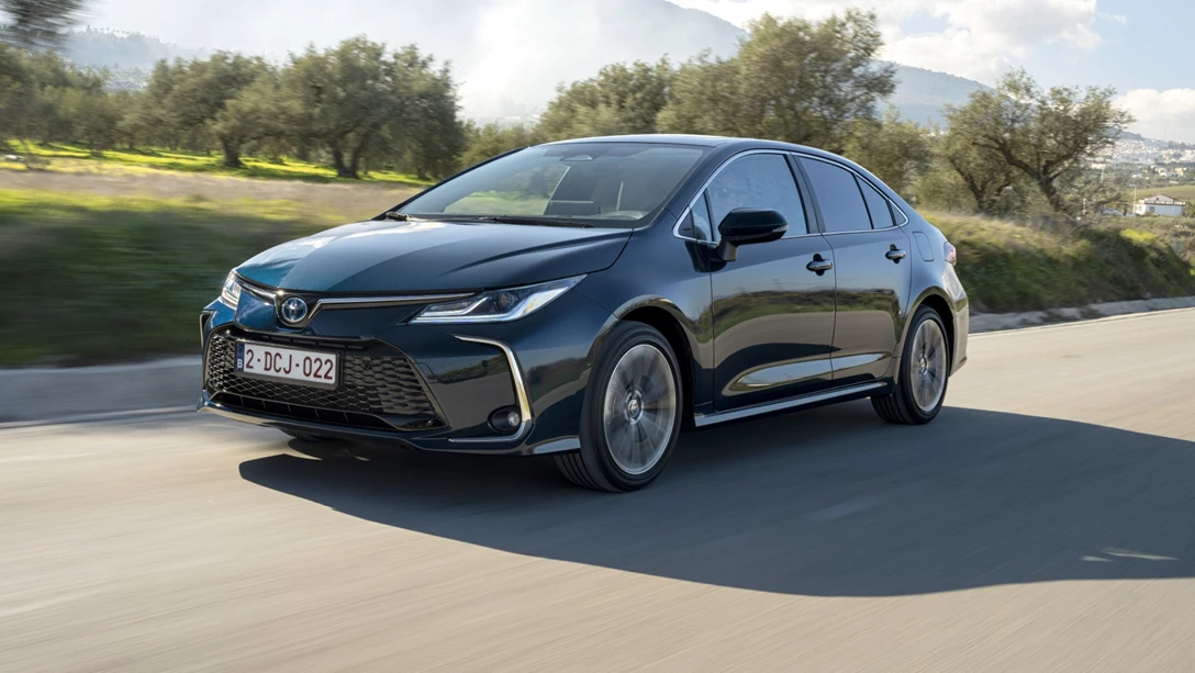 1681537-2023-corolla-sedan-dpl-23-min.jpg