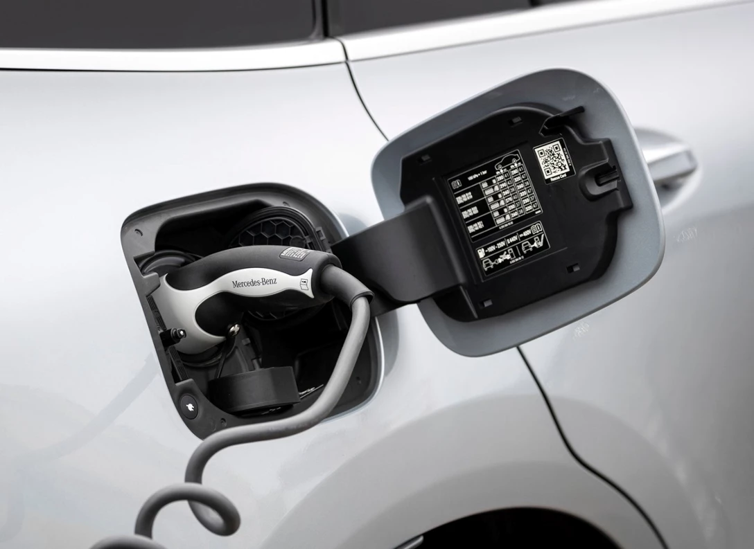 1660230-Mercedes-Benz-EQC-2022-14.jpg