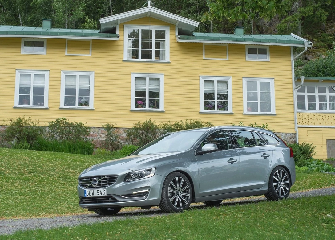 1635154-Volvo-V60-2014-04.jpg