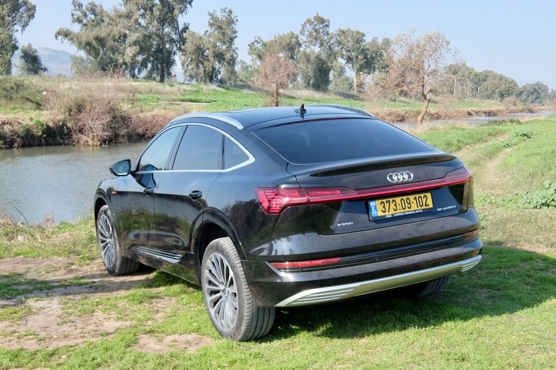 1638515-אודי  e-tronספורטבק - 3.jpeg