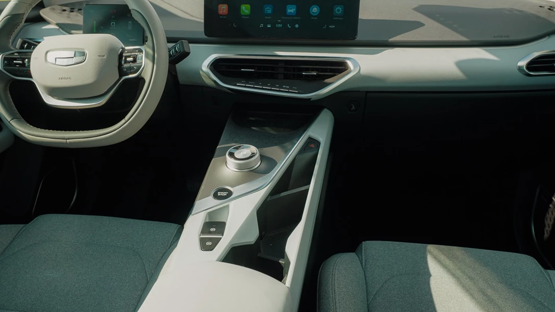 1673515-BYD ATTO 3 vs Geely Geometry C.01_10_45_22.Still076 copy.jpg