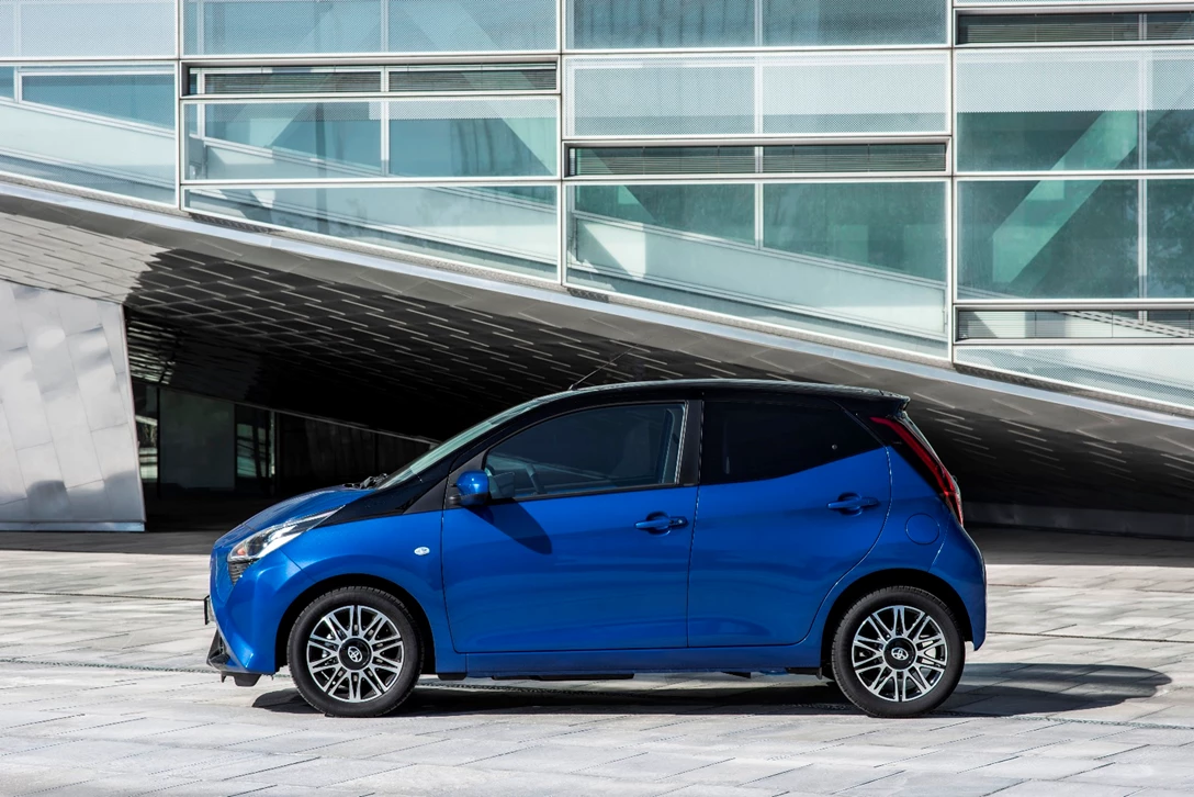 1597162-AYGO_Blue_030.JPG
