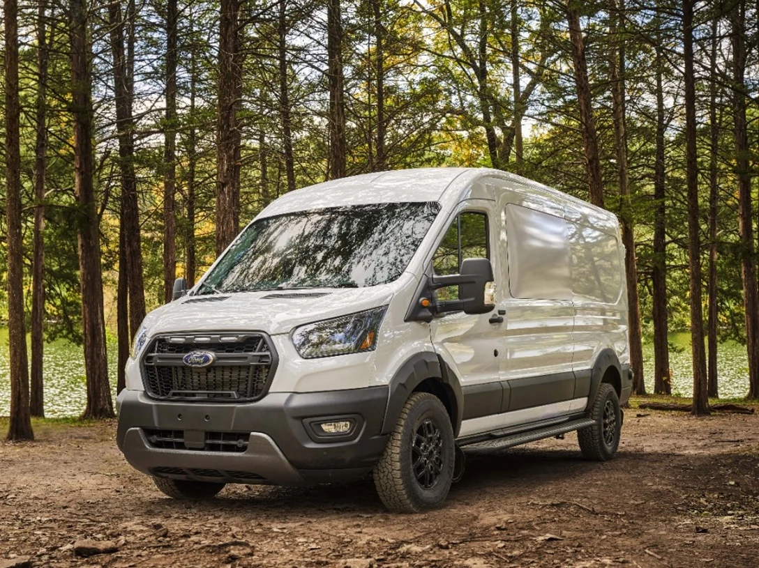 1671119-2023 Ford Transit Trail_02-min.jpg