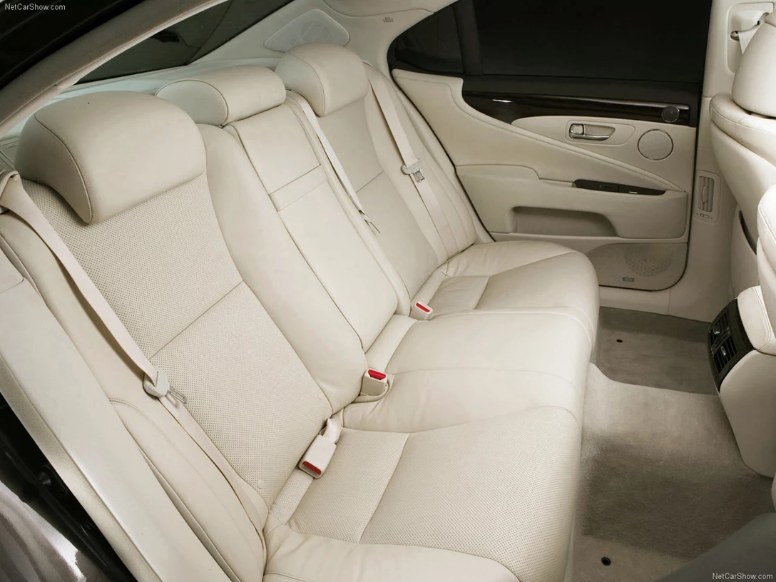 1590774-Lexus-LS 6.jpg