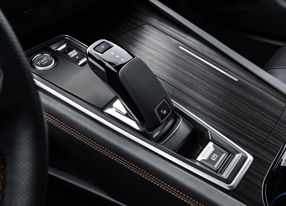 1604172-Peugeot-508 8.jpg