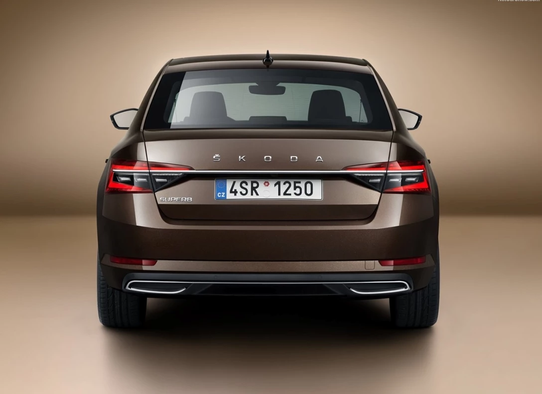 1654871-Skoda-Superb-2021-07.jpg