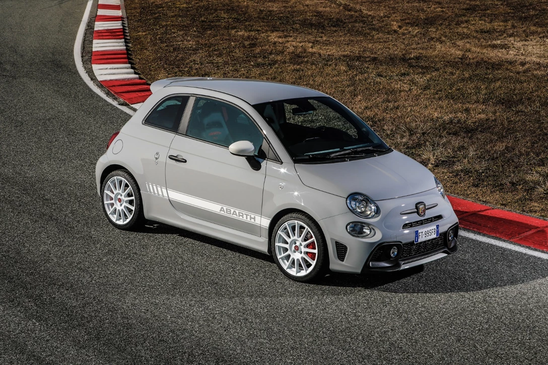 1612823-Abarth_595_esseesse_3.jpg