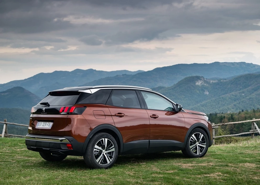 1638896-Peugeot-3008-2017-04.jpg