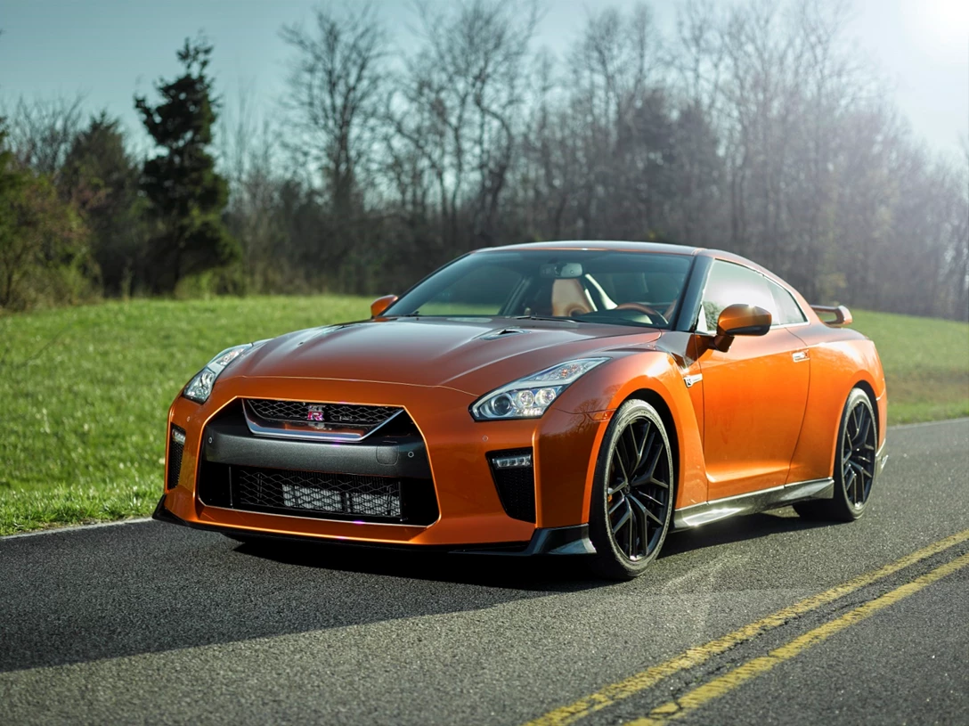 1582619-2017_nissan_gtr_14.jpg