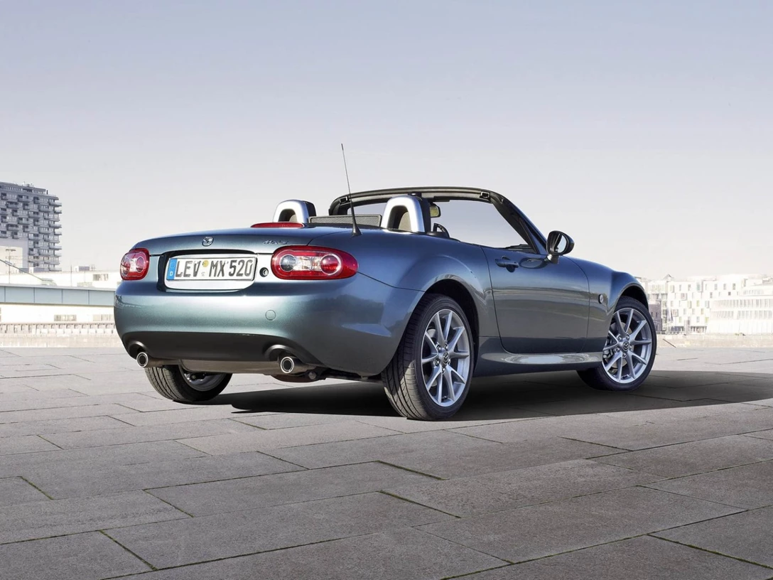 1698952-Mazda-MX-5-2013-1600-11.jpg