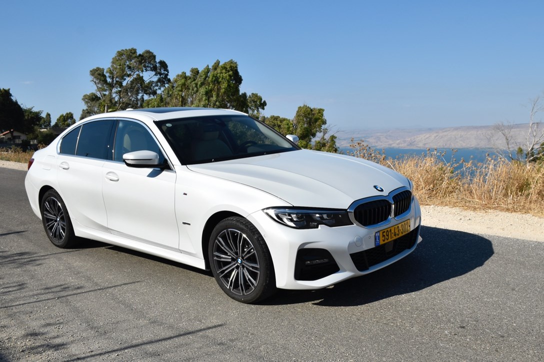 1648804-BMW320 - 4.jpeg