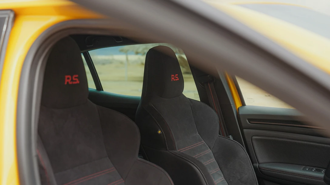 1696000-Renault Megane RS 2024.00_41_16_17.Still058-min.jpg