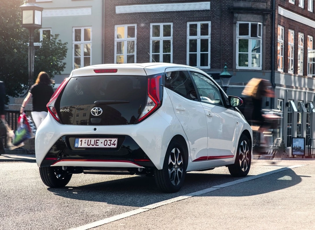 1648185-Toyota-Aygo-2018-02.jpg