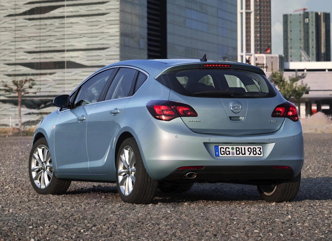 1658012-Opel-Astra-2014-02.jpg