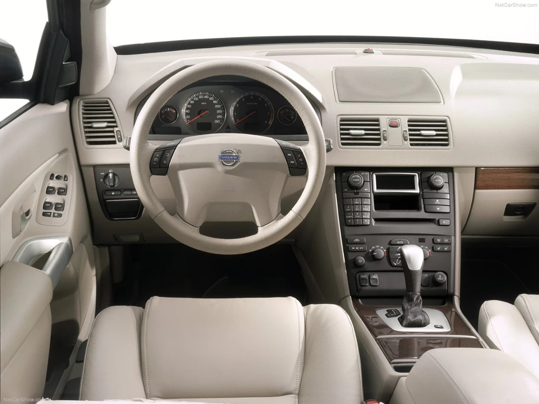 1593343-Volvo-XC90 6.jpg