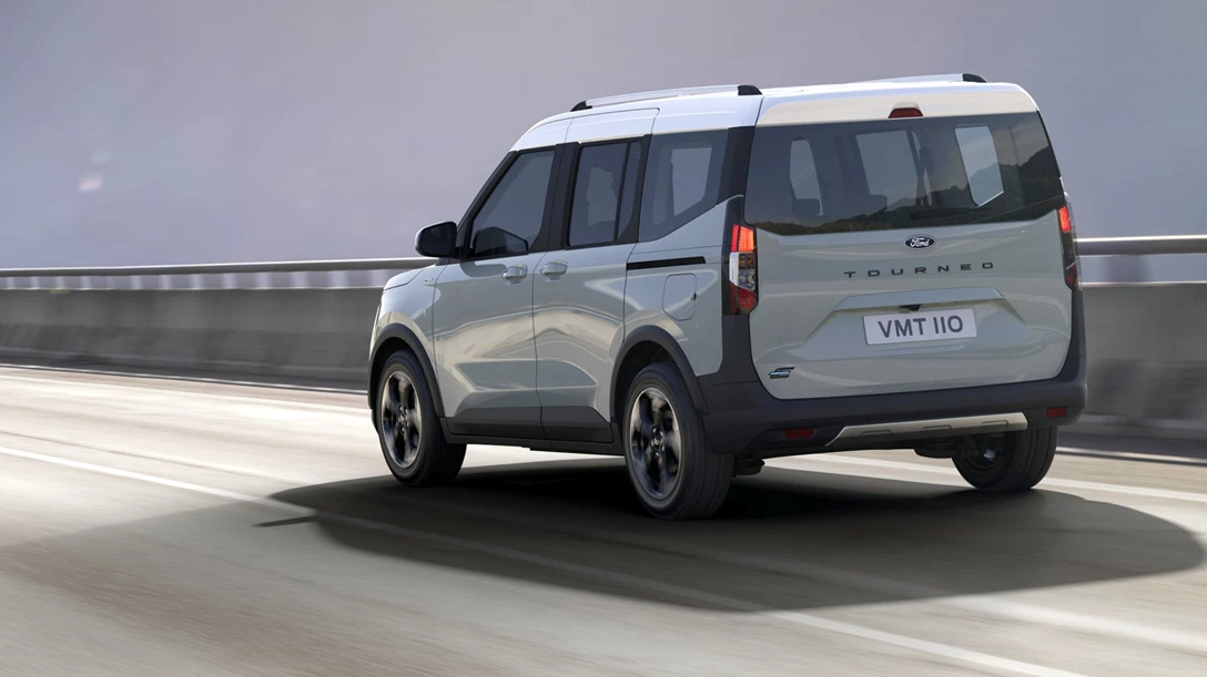 1682519-2023_FORD_E-Tourneo-Courier_Active_02-min.jpg