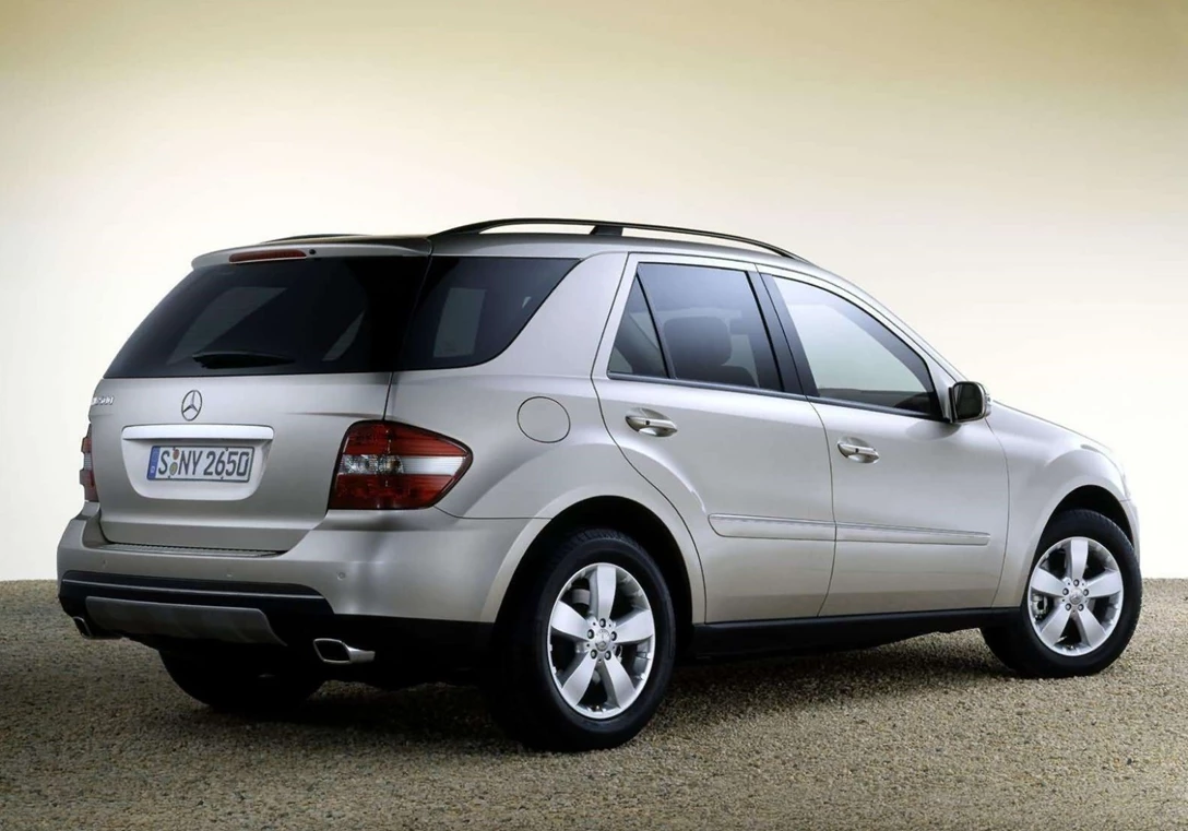 1593911-Mercedes-Benz-ML500 3.jpg