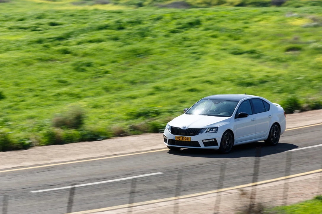 1596815-סקודה אוקטביה RS - מבחן דרכים (11).JPG