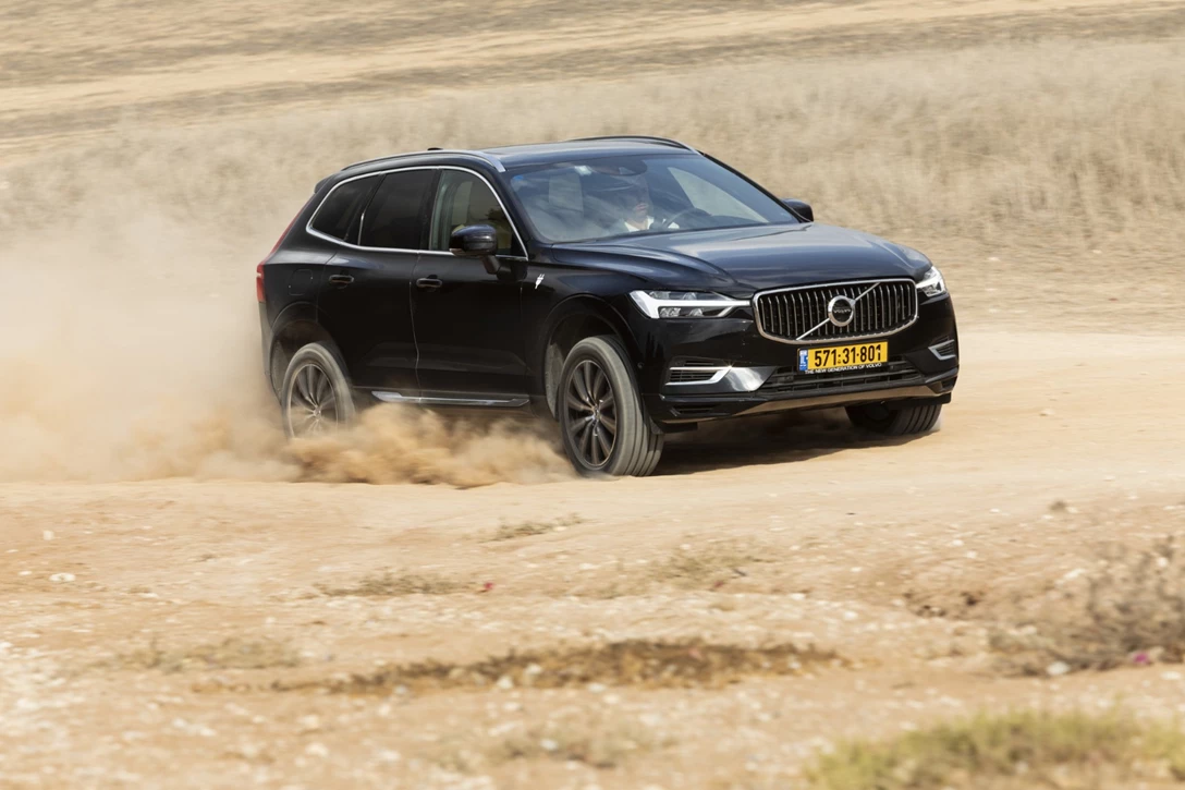 1606230-וולוו XC60 (2).jpg