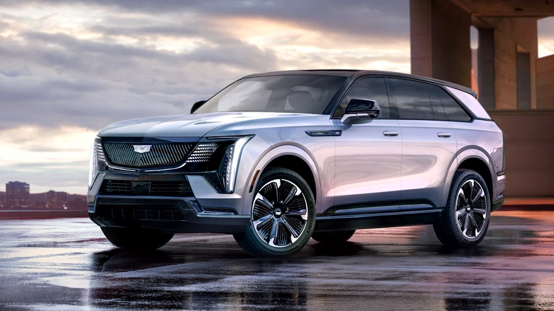 1686035-2025-cadillac-escalade-iq-sport-004 (1).jpg