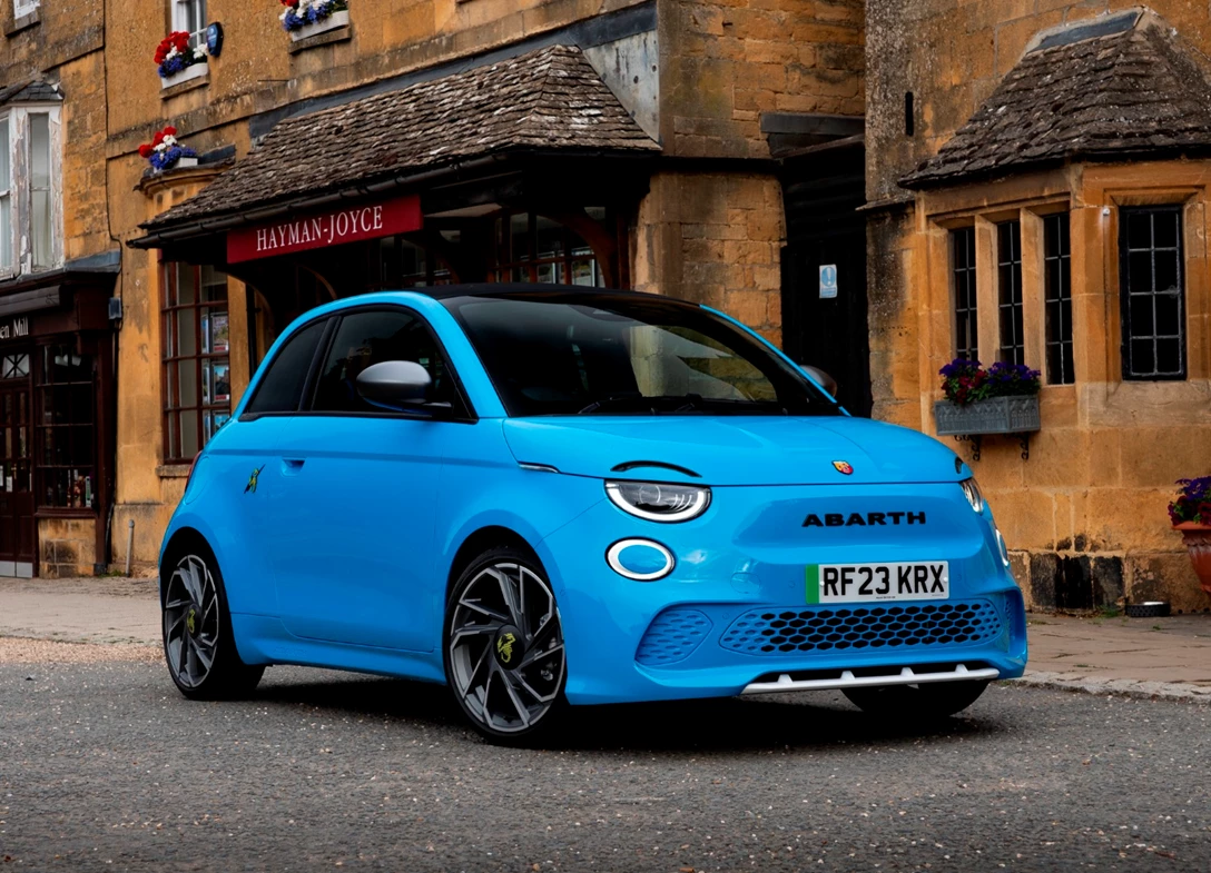 1691486-Abarth-500e-2024-01.jpg