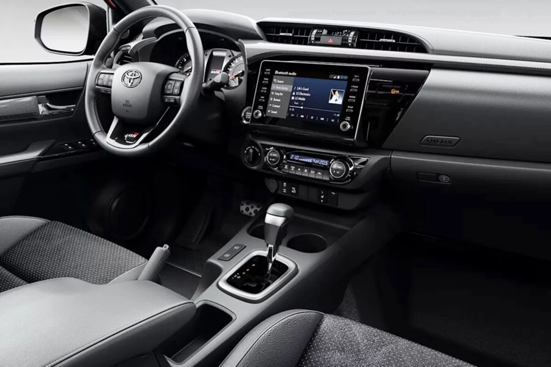 1684402-Toyota-Hilux-GR-2023-900x600.jpg