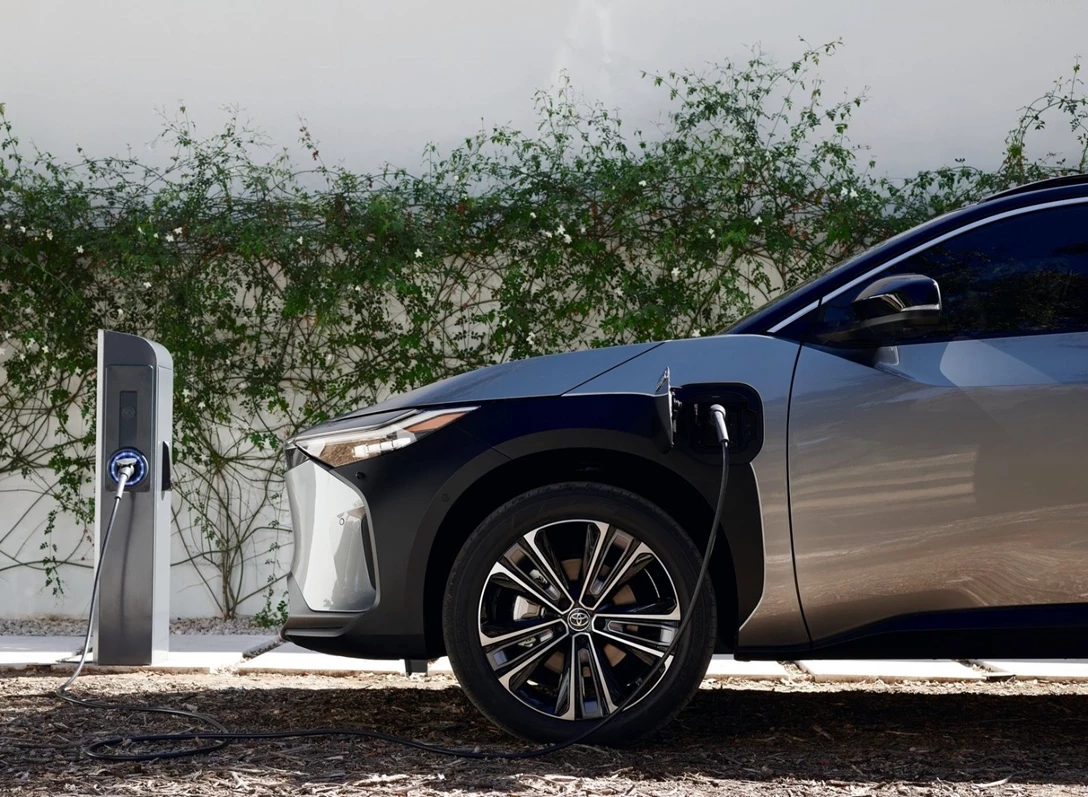 1661227-Toyota-bZ4X-2022-14.jpg