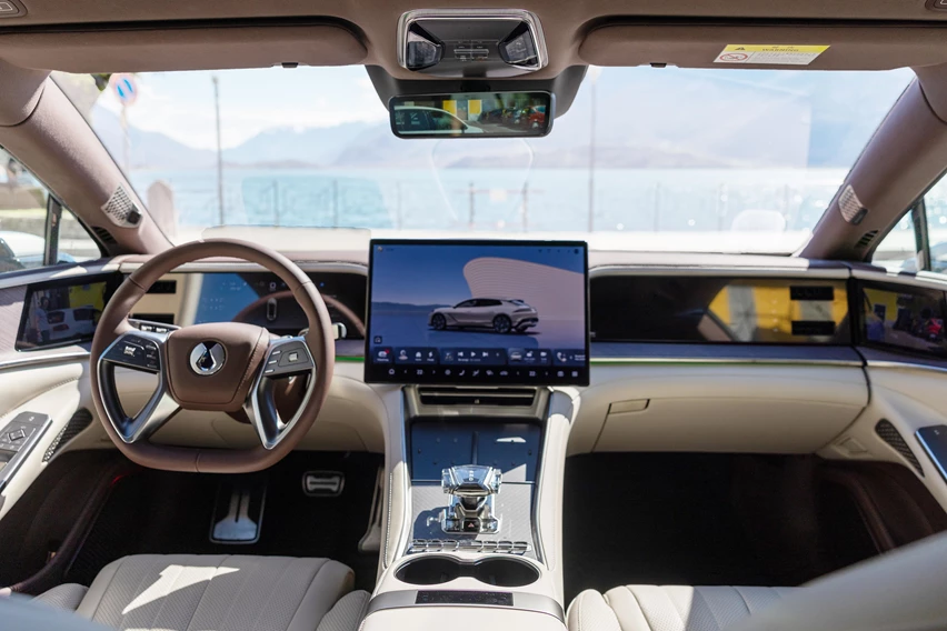 02_INTERIOR 04-min.jpg