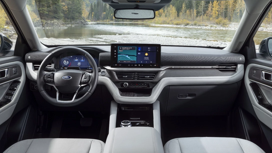 1692660-2025 Ford Explorer Platinum_02-min.jpg