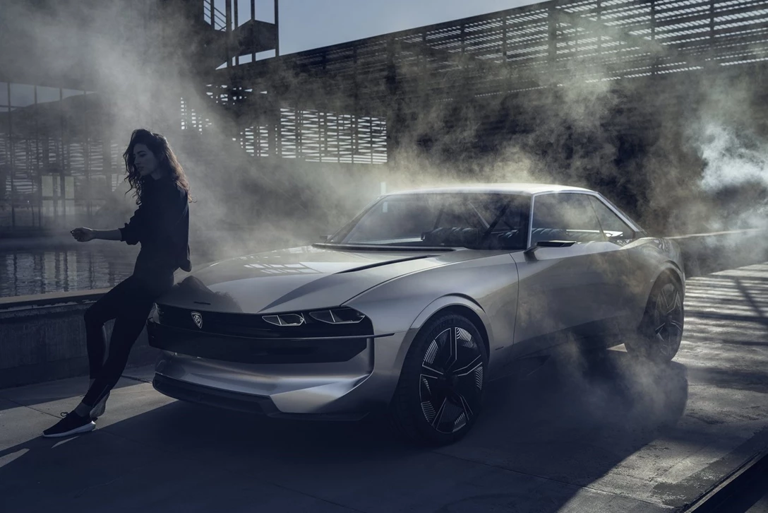 1603911-Peugeot-e-Legend_Concept-2018-1600-01.jpg