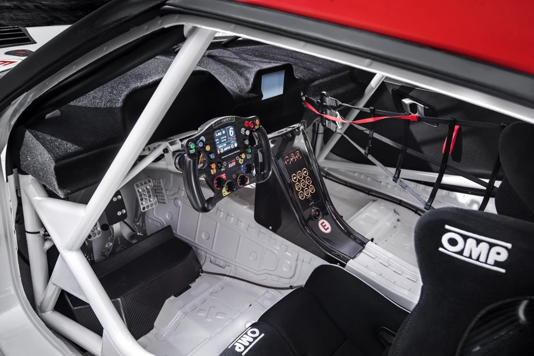 1592119-grsupraracingconcept-interiordetails-8.jpg