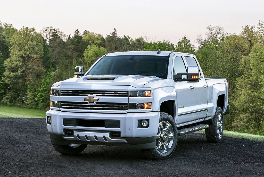 1604514-Chevrolet-Silverado_HD-2017-1600-02.jpg