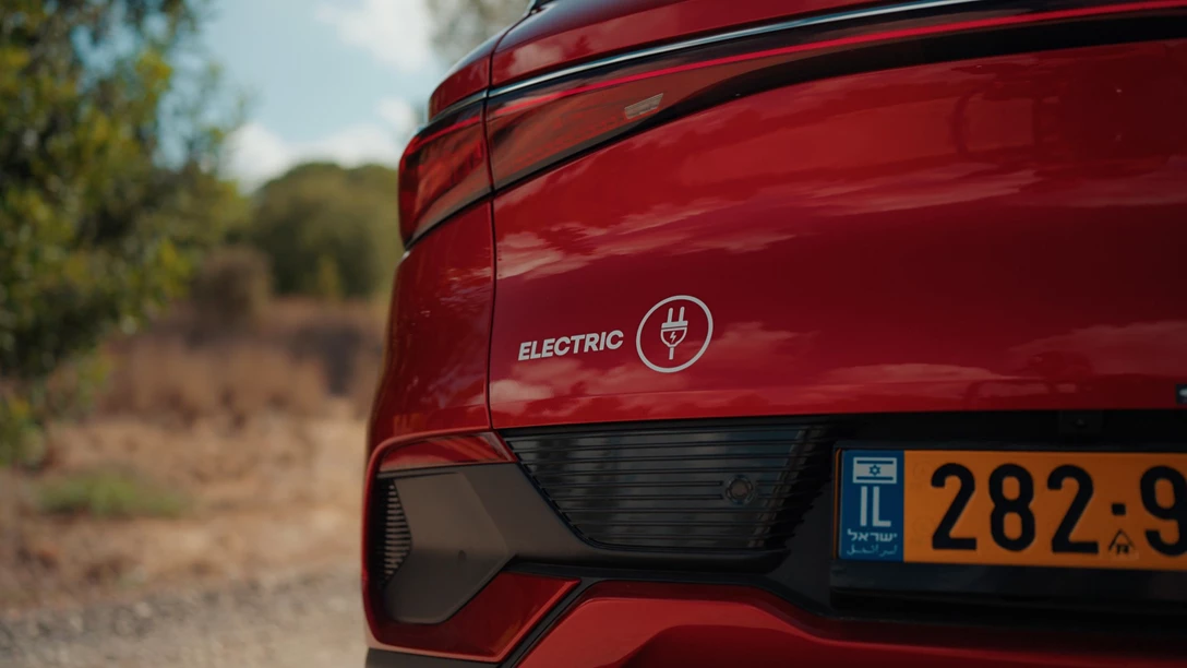 1672454-BYD ATTO 3.00_44_39_18.Still043 copy.jpg