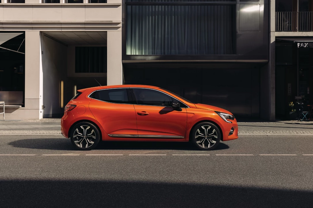 1613532-21221461_2019_-_New_Renault_CLIO.jpg
