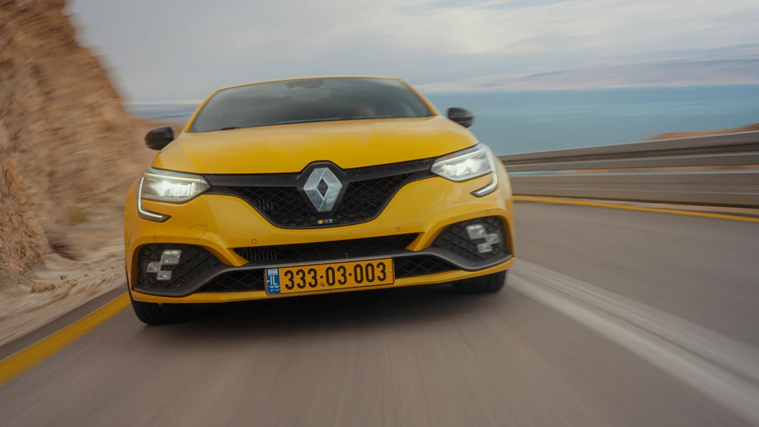 1696008-Renault Megane RS 2024.00_13_49_16.Still012-min.jpg