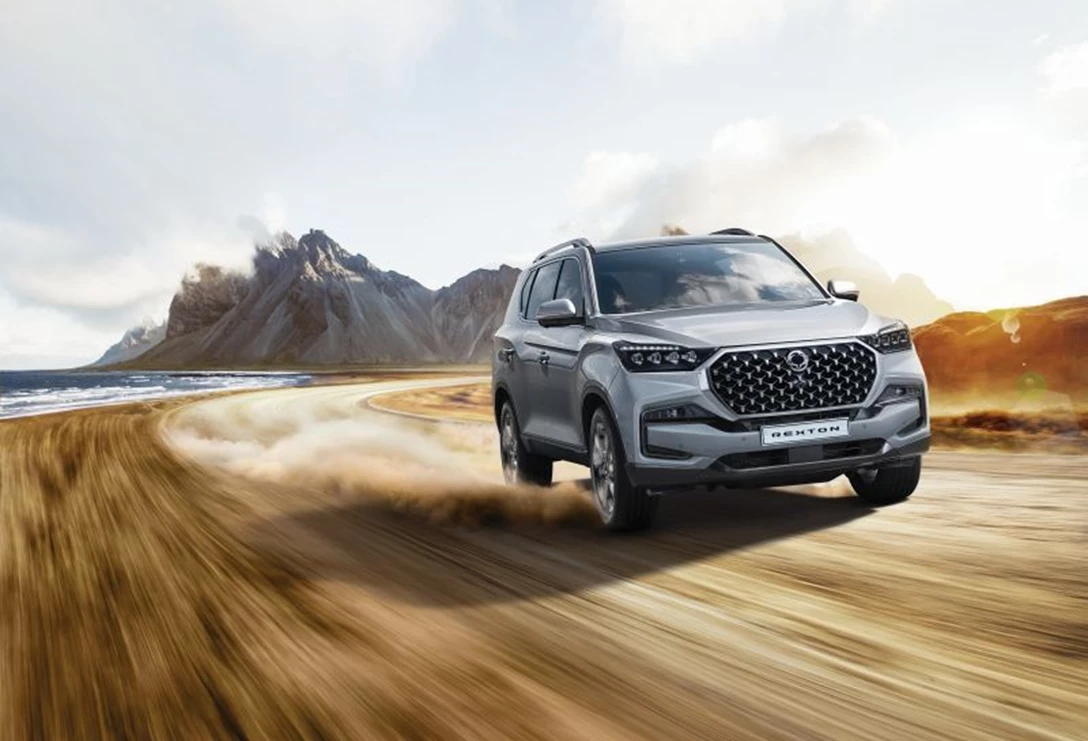 1643607-Y450_LHD_Desert driving.jpg