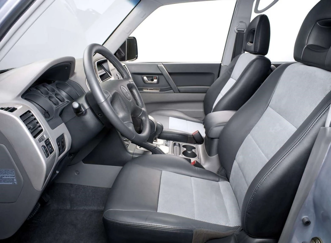 1606835-Mitsubishi-Pagero-2001-2005-05.jpg