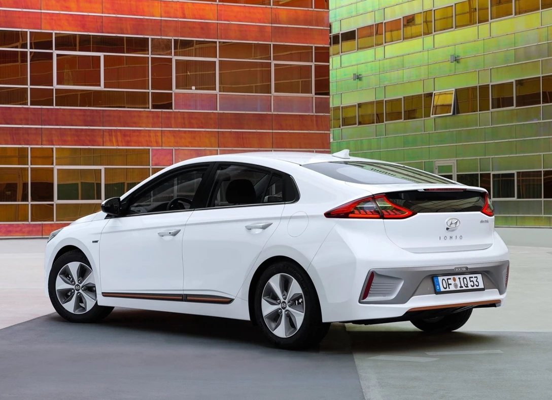 1652063-Hyundai-Ioniq-2019-03.jpg