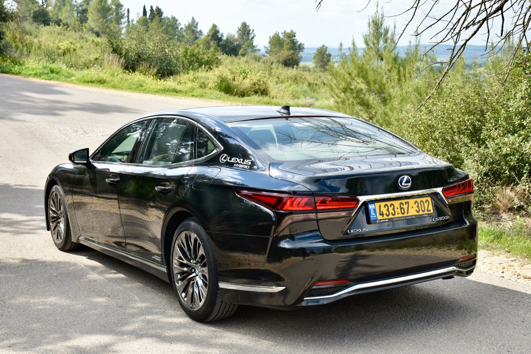 1643087-לקסוס LS מבחן דרכים - 7.jpeg